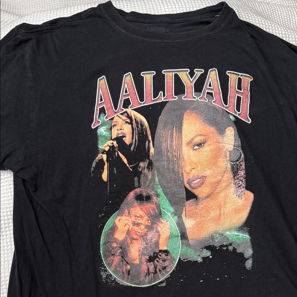 Black Aaliyah Graphic T-Shirt- Large